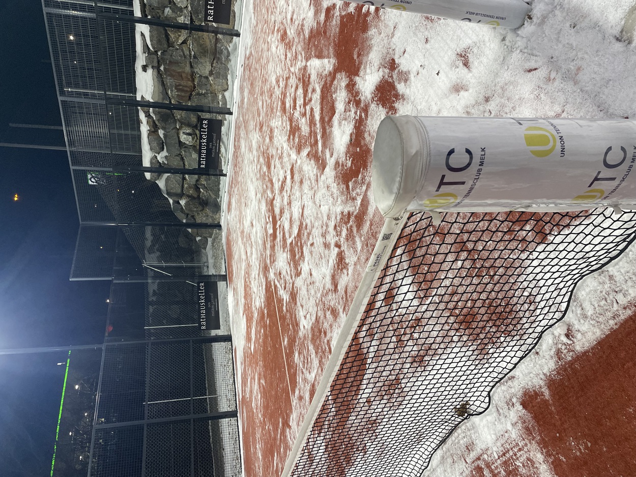 Vorsicht auf den Padelcourts